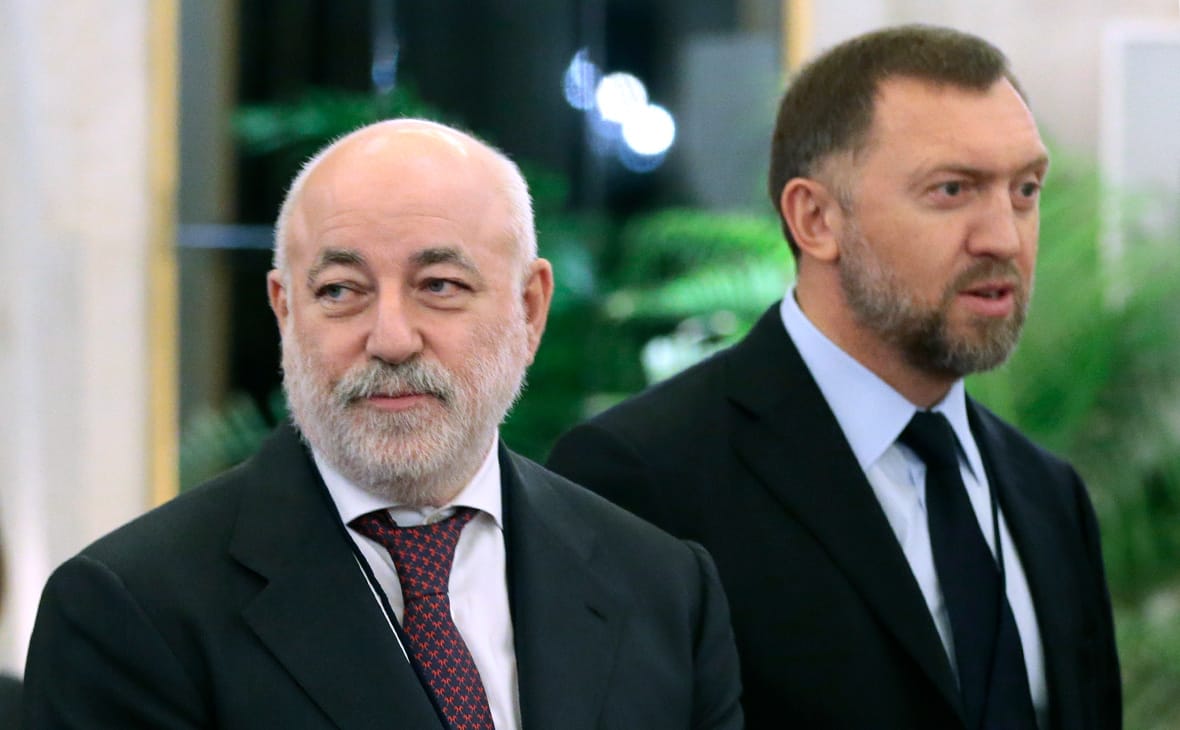 По запросу США на Кипре заморозили счета Олега Дерипаски и Виктора Вексельберга