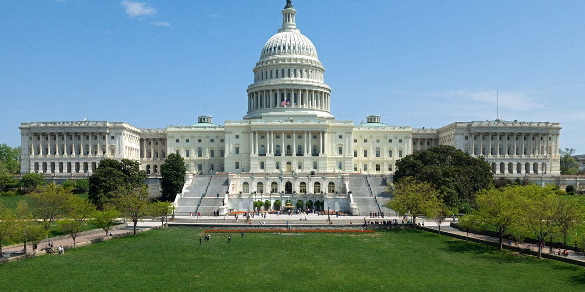 The Hill: Республиканцы дистанцируются от российской политики Трампа