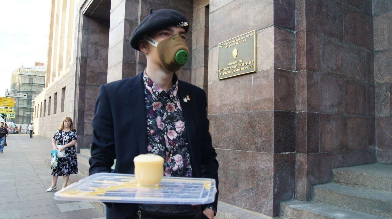 «Заказчик известен». Как поддерживают Навального в городах России