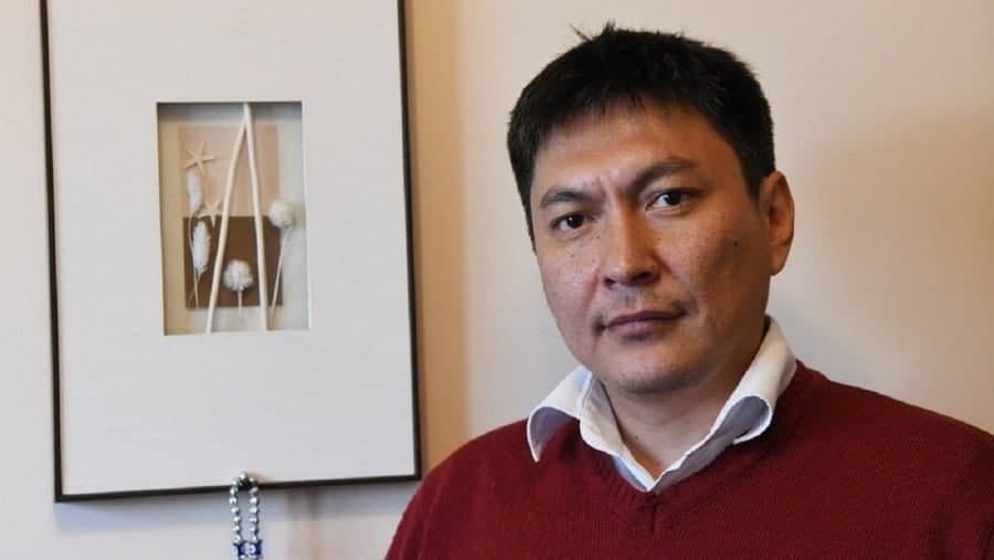 Подброшенные наркотики, камера в спальне, сливы компроматов. Как киргизские власти пытаются избавиться от расследователя Болота Темирова