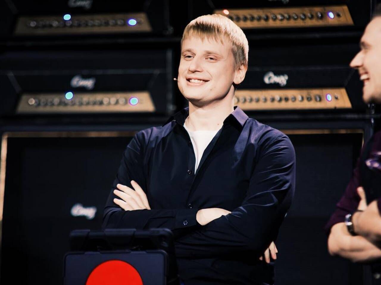 «Видимо, им в России теперь разрешено все». За комиком Славой Комиссаренко белорусский КГБ приезжал прямо в Москву