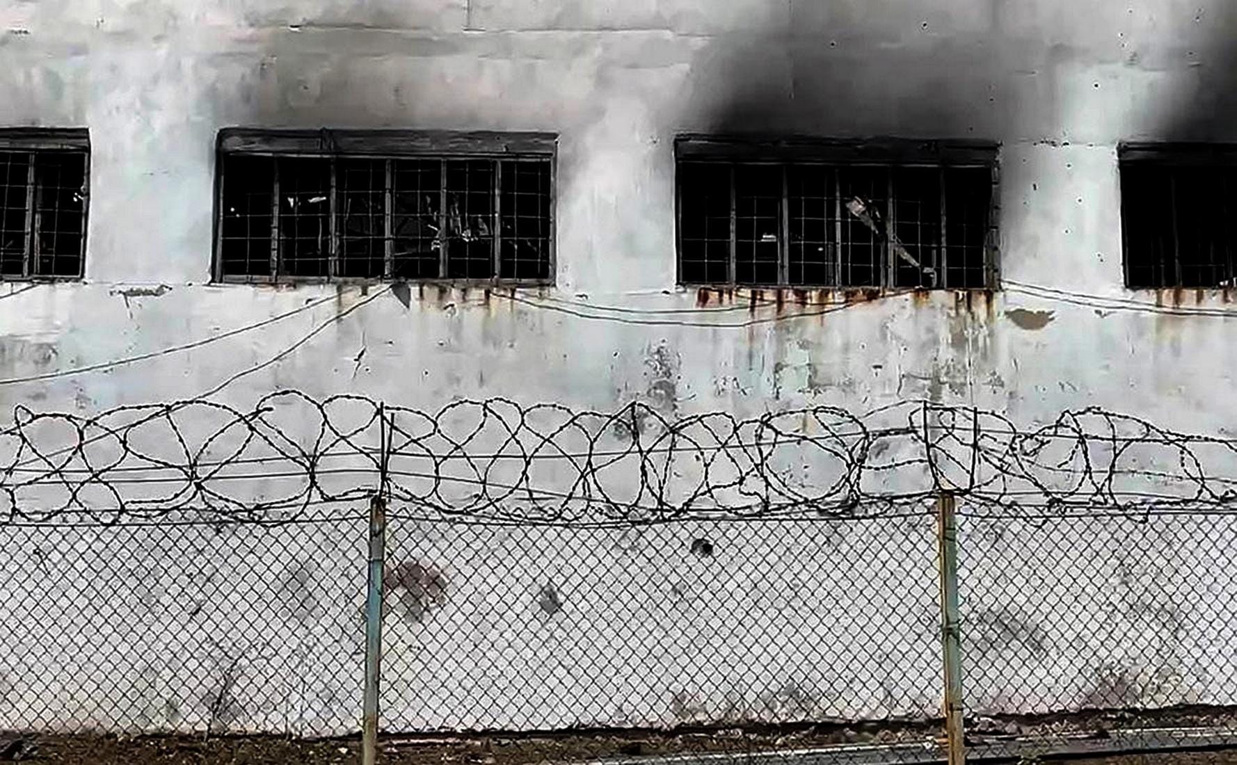 «Им дают воду с речки, они все истощенные, купаться почти не позволяют». Жены двух защитников «Азовстали» о содержании пленных в Еленовке