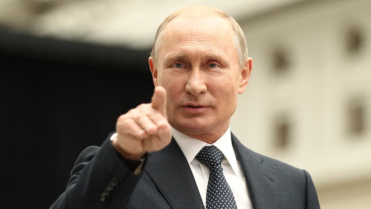 «Ведомости»: Решение по обвалу рубля примет лично Путин