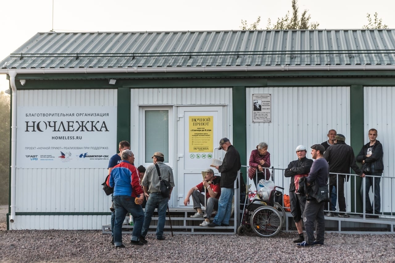 Власти Петербурга ищут контрактников среди бездомных