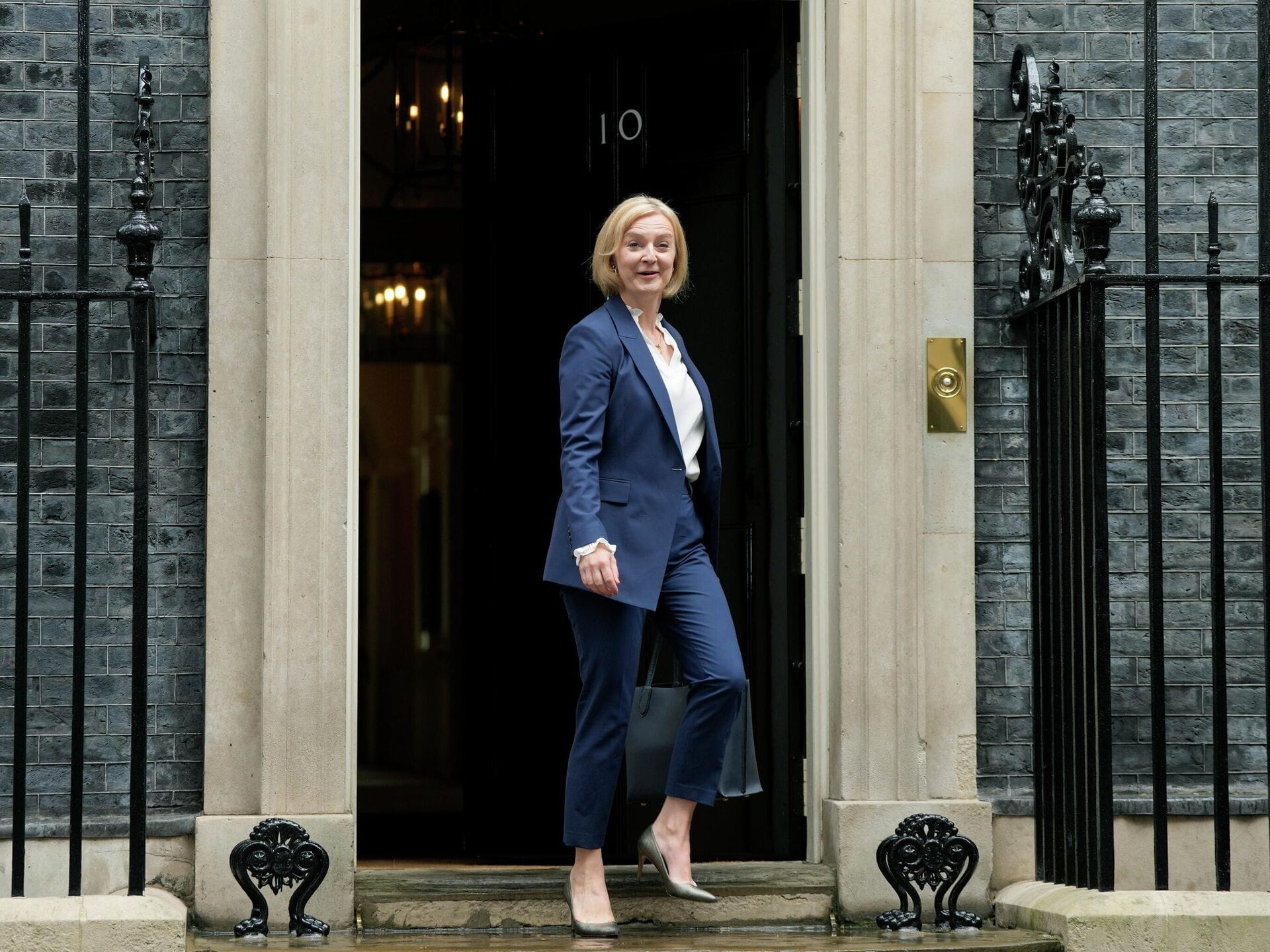 Бедная Лиз. Почему в Британии уходит в отставку правительство и кто может стать новым премьером