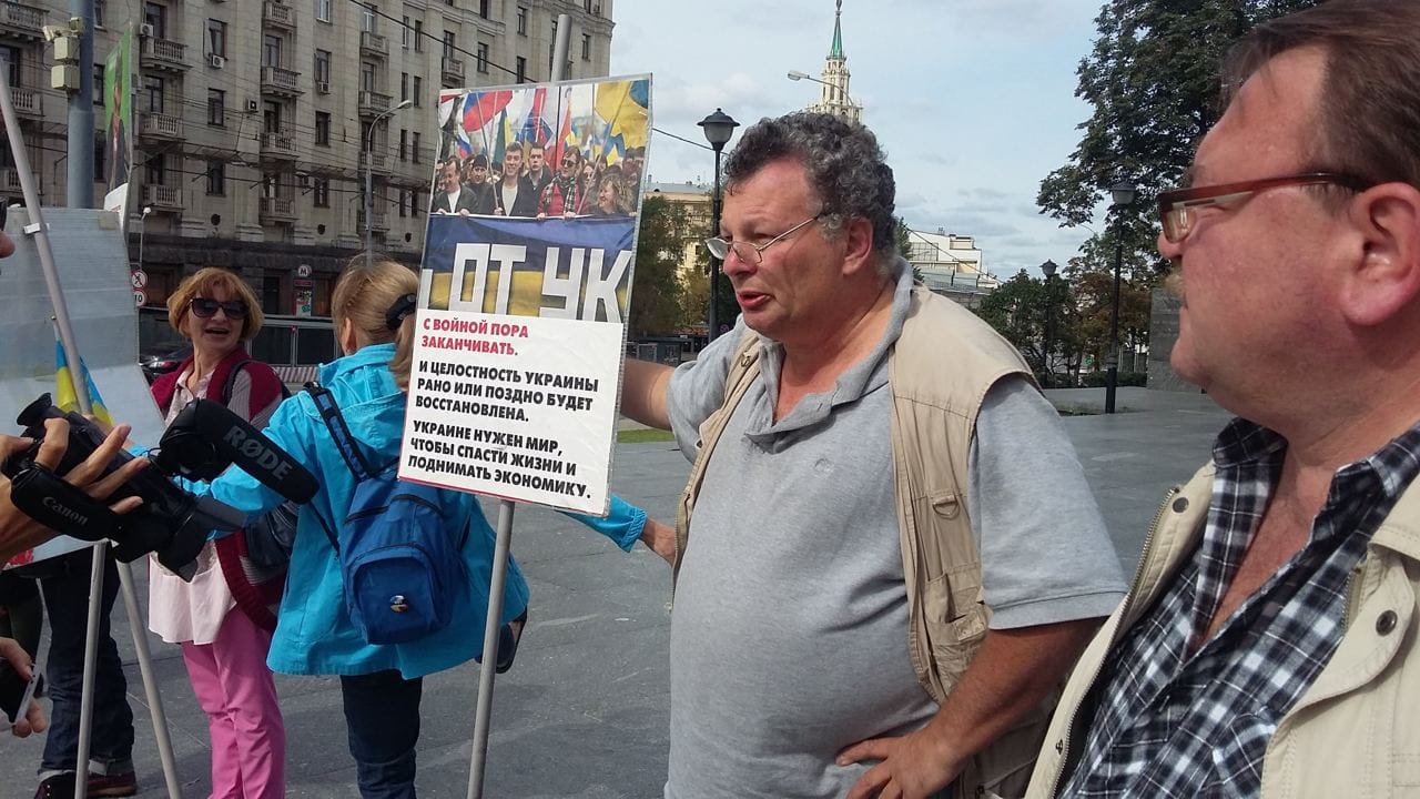 На активиста Михаила Кригера завели дело об оправдании терроризма. В его квартире проходит обыск — Avtozak Live