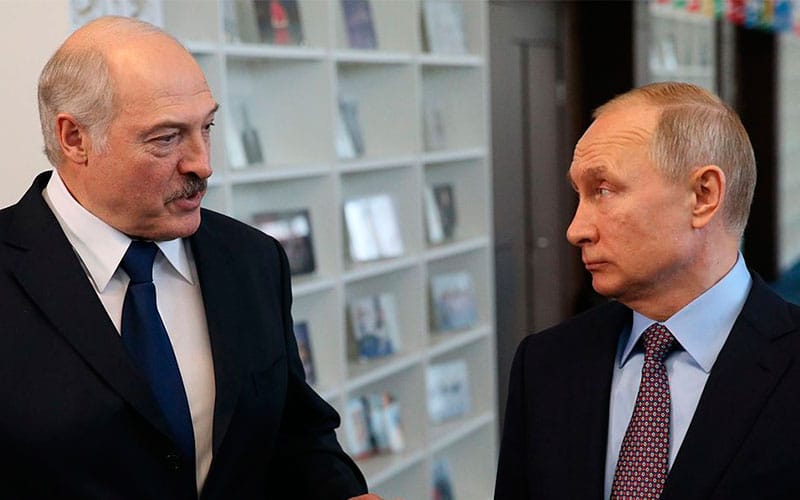 Путин стабилизирует положение Лукашенко, но не в обмен на суверенитет или поддержку в войне. Политаналитик о встрече в Минске