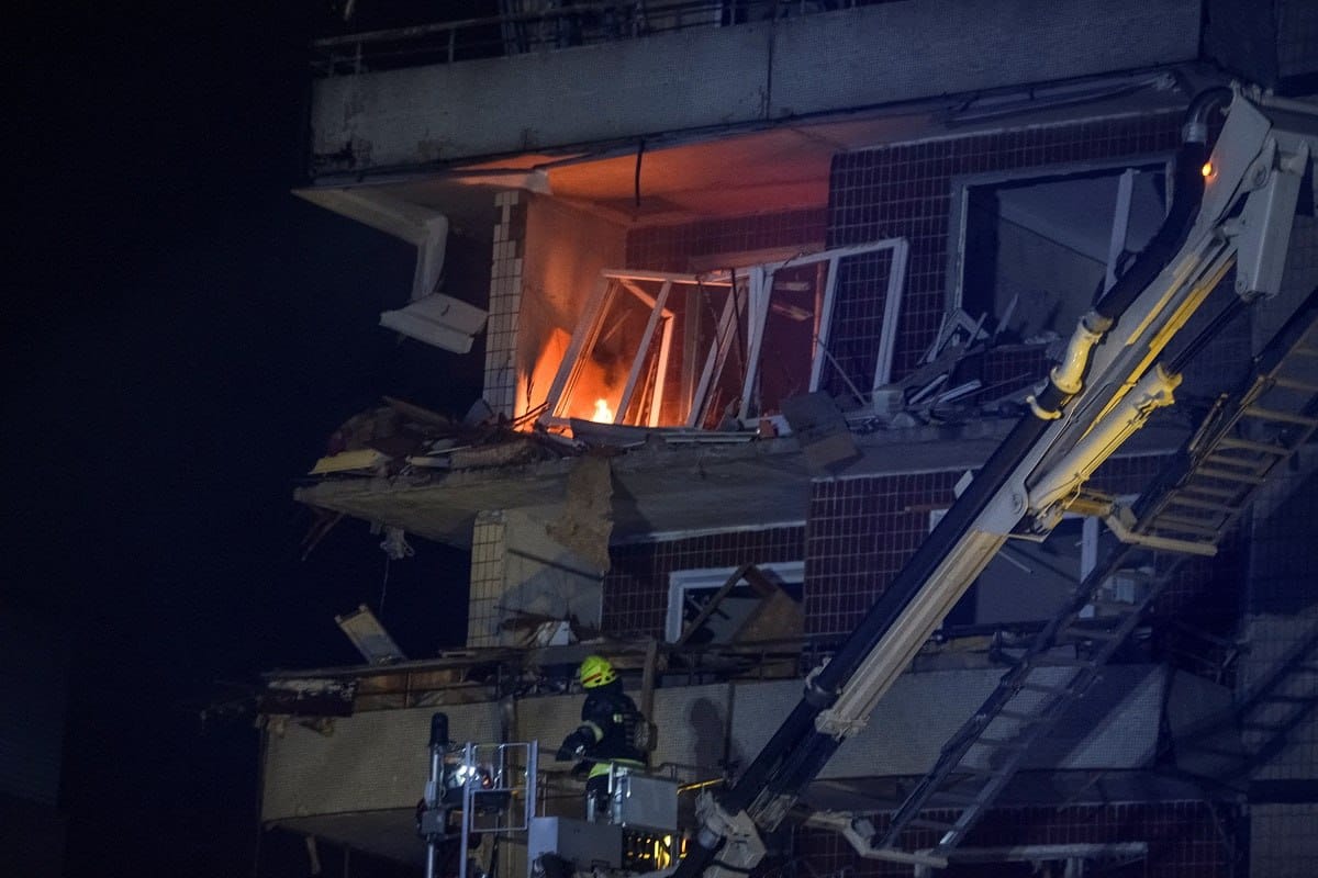 Число жертв удара по жилому дому в Днепре увеличилось до 35, среди погибших двое детей