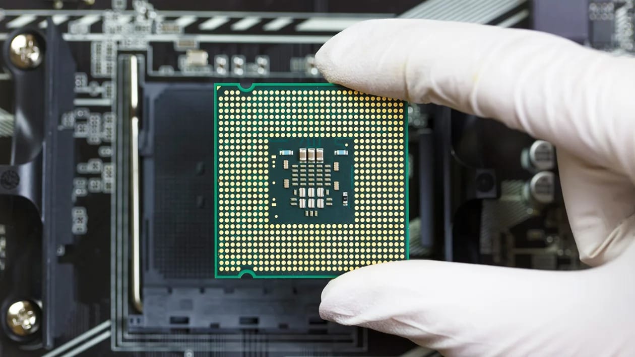 Россия в обход санкций получает чипы через Казахстан, Турцию и ОАЭ — Bloomberg