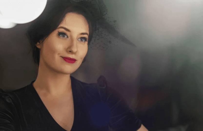 Дочь пропагандиста Соловьева живет в Москве, критикует войну и ставит феминистские спектакли — «Верстка»