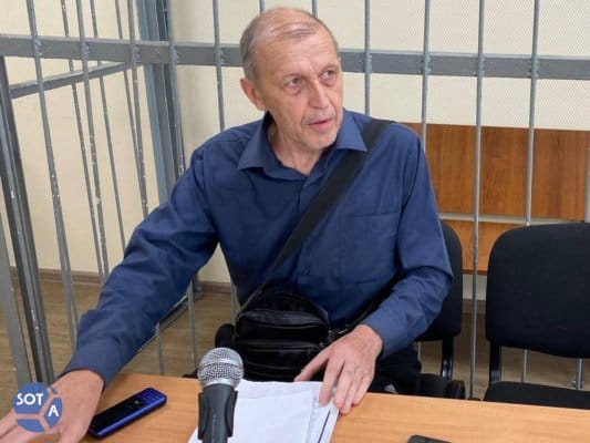 В Новосибирске пенсионера приговорили к трем годам колонии из-за двух антивоенных комментариев