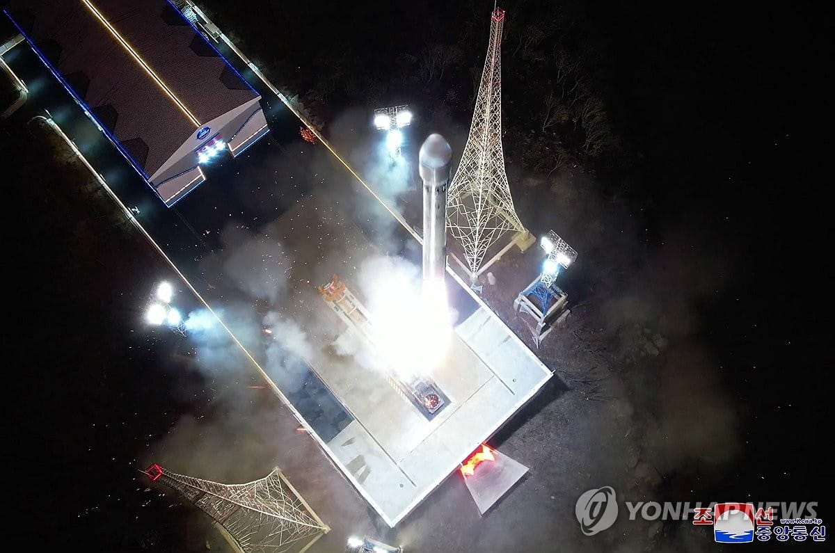 КНДР объявила, что вывела на орбиту свой первый спутник-разведчик. В Южной Корее подтвердили успешный запуск