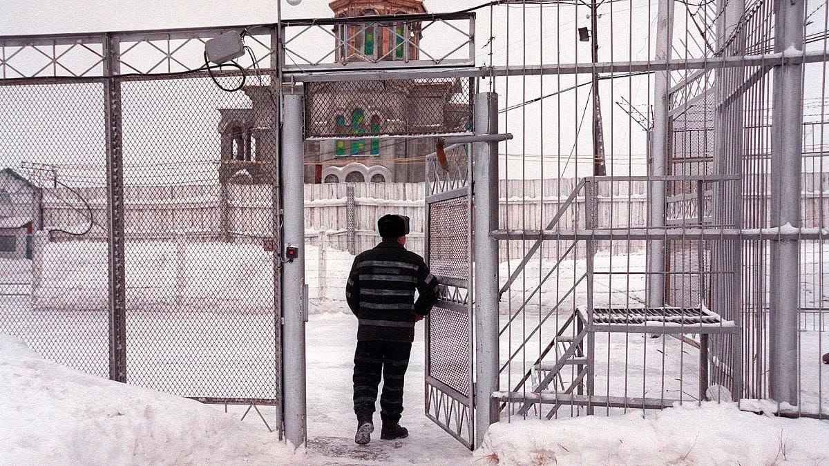 Заключенных в России пытают холодом, заставляя идти на войну, рассказала экс-политзаключенная Ольга Бендас