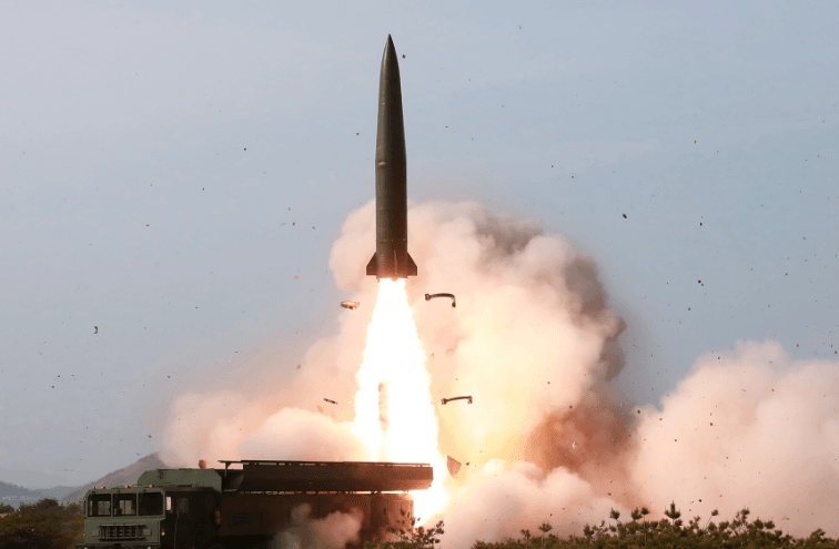 В КНДР заявили об испытании баллистической ракеты с гиперзвуковой управляемой боеголовкой