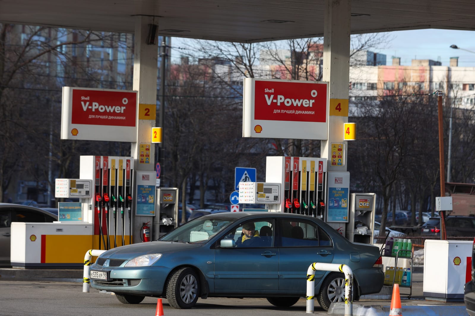 В РФ сократился объем производства качественного бензина из-за аварии на предприятии ЛУКОЙЛа. Но на автовладельцах это не скажется — эксперт