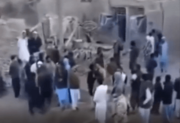 Пакистан нанес авиаудары по территории Ирана, убив девять человек. Накануне иранская армия обстреляла Пакистан