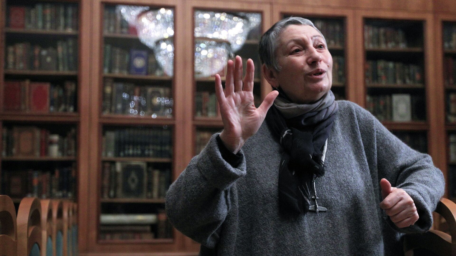 На Людмилу Улицкую донес «гражданин», заявили в РХТУ. Университет лишил ее звания почетного профессора