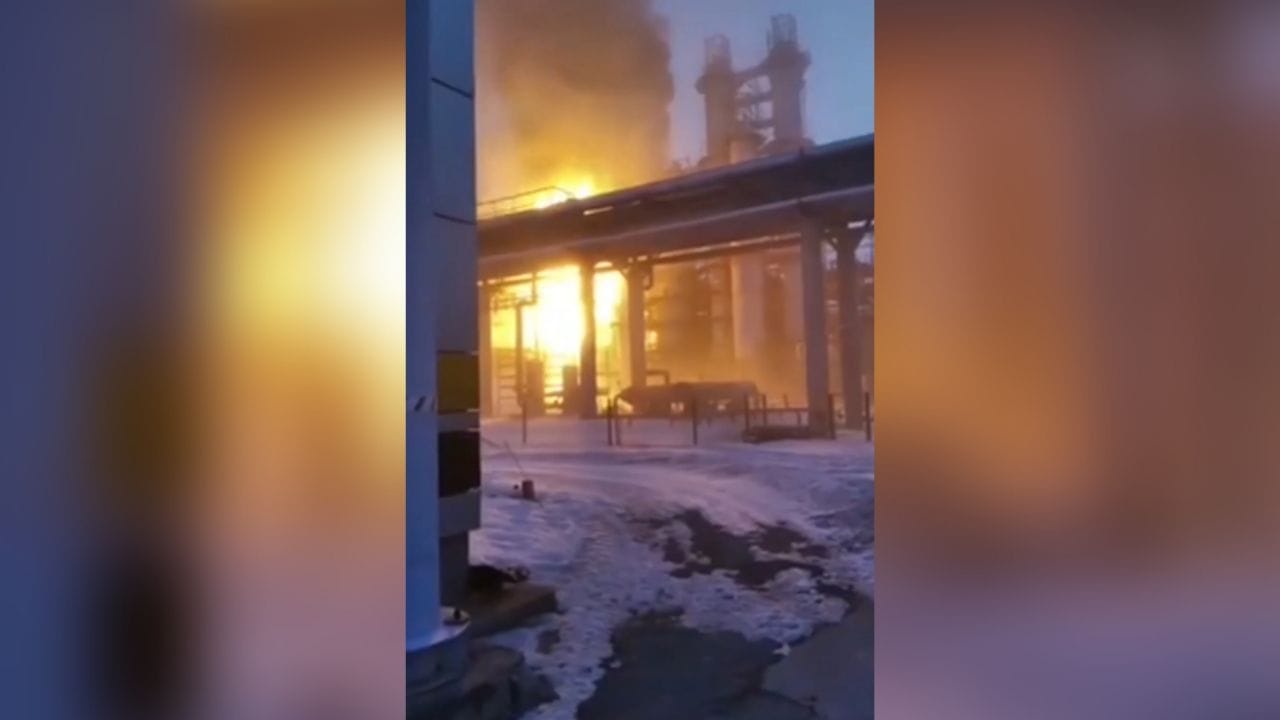 Атакованный дронами 16 марта Сызранский НПЗ до сих пор не восстановил работу, сотрудникам прекратили выплачивать зарплату — источники