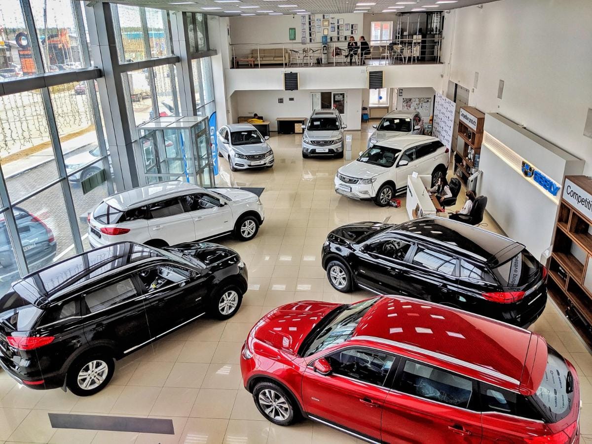 Продажи легковых автомобилей в России побили десятилетний максимум