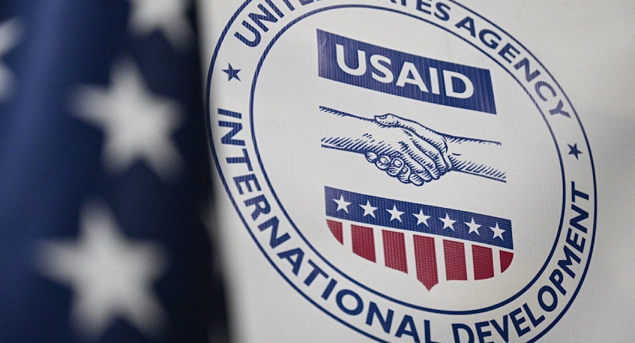 Из-за решения Трампа заморозить гранты USAID в Украине остановлены мониторинг военных преступлений, помощь переселенцам и работа медиа