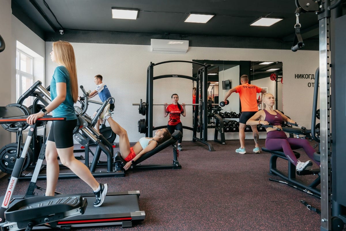 «Русские в одну сторону, нерусские — в другую»: силовики провели облаву на призывников в московском фитнес-клубе