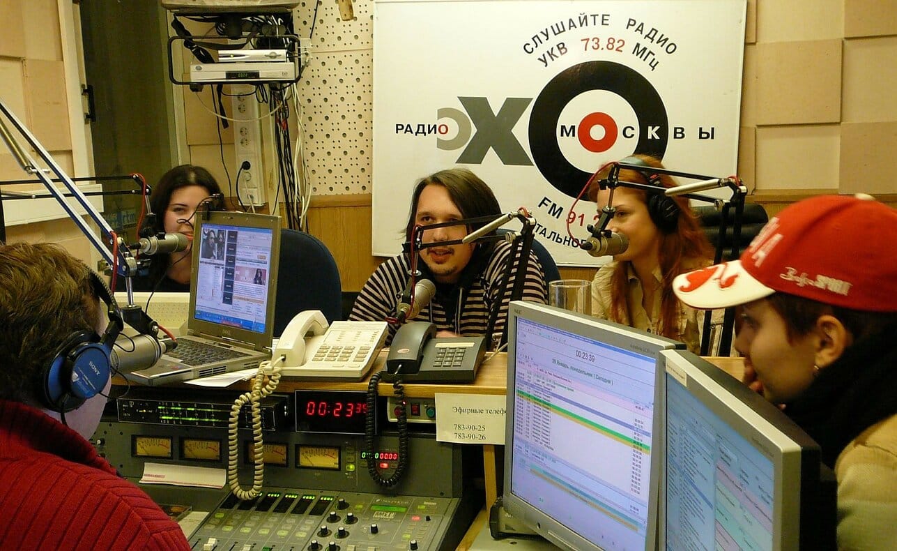 «Эхо» признали «нежелательной организацией». Ранее МИА «Россия сегодня» зарегистрировало логотип радиостанции и заняло частоту