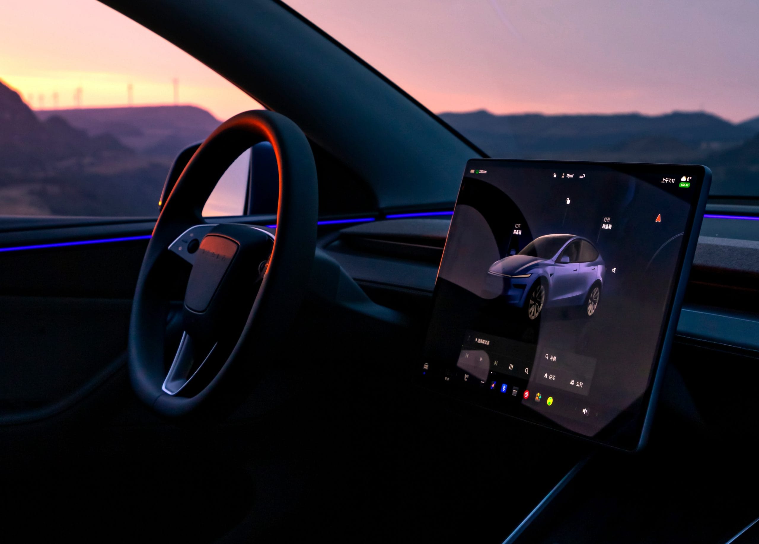 ИИ-помощника Grok интегрируют в электромобили Илона Маска Tesla. Недавно Grok упражнялся в антисемитизме и называл себя МехаГитлером