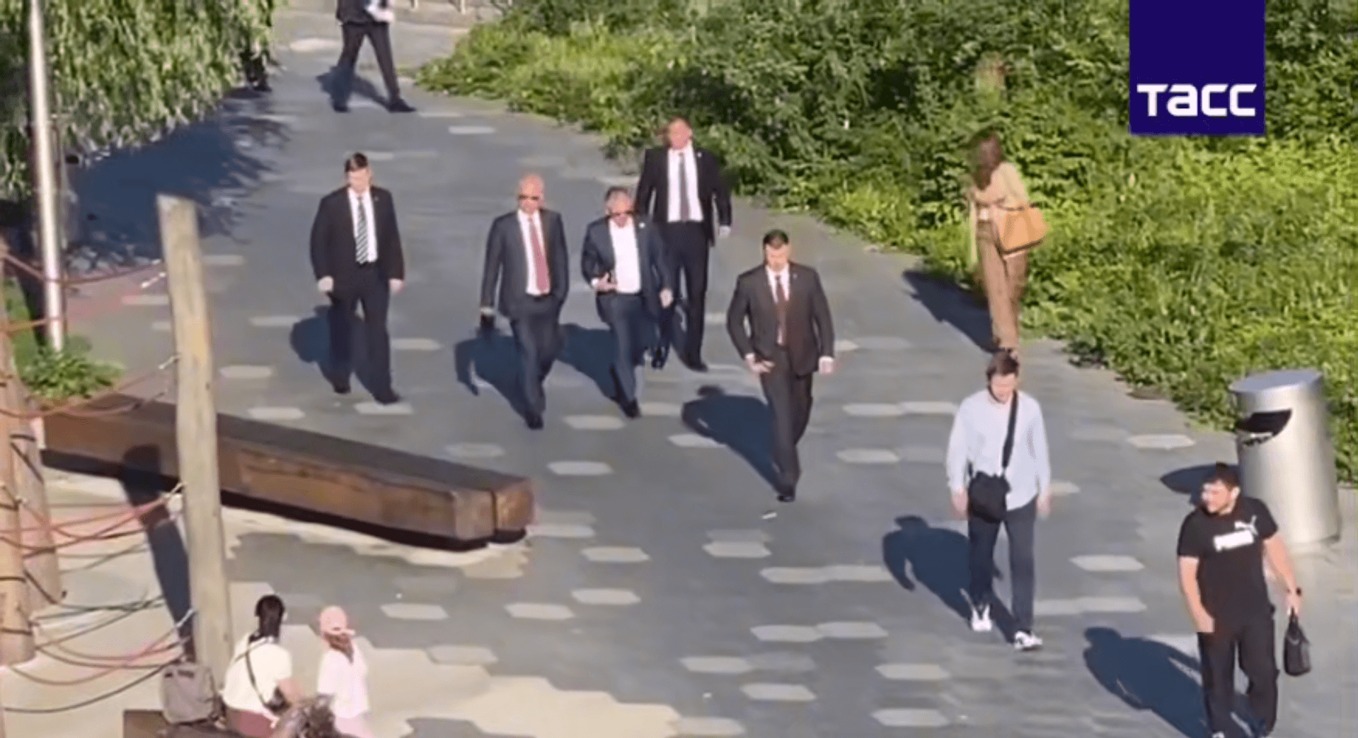 Спецпосланник президента США Стив Уиткофф прилетел в Москву. В пятницу истекает 10-дневный срок, который Трамп дал для завершения войны