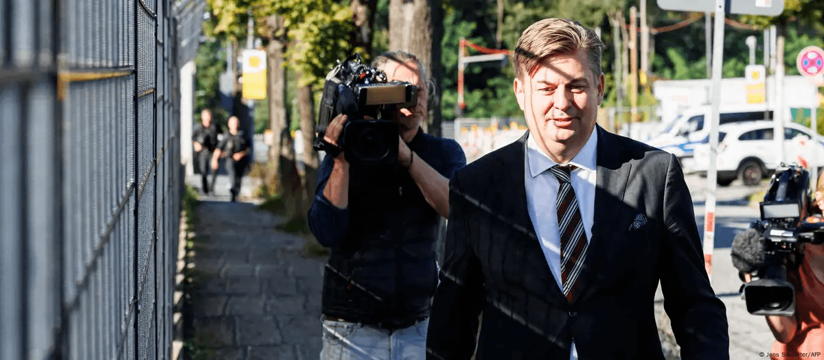 Бундестаг снял неприкосновенность с депутата от АдГ Максимилиана Кра. Его подозревают в получении взяток от Китая