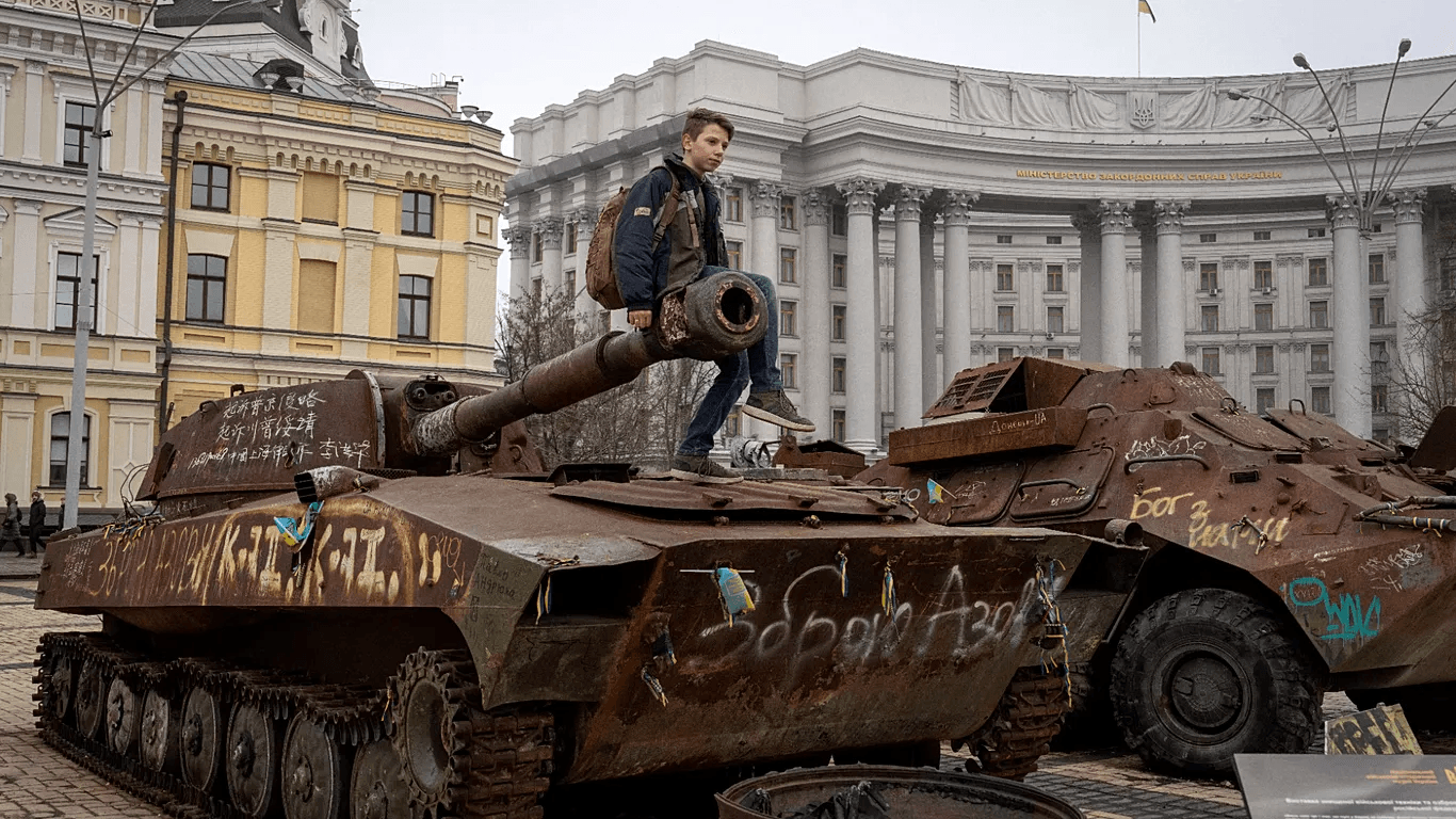 Замороженная экономика. Без европейских денег Украину ждет глубокий кризис в течение года, вся надежда — на российские активы