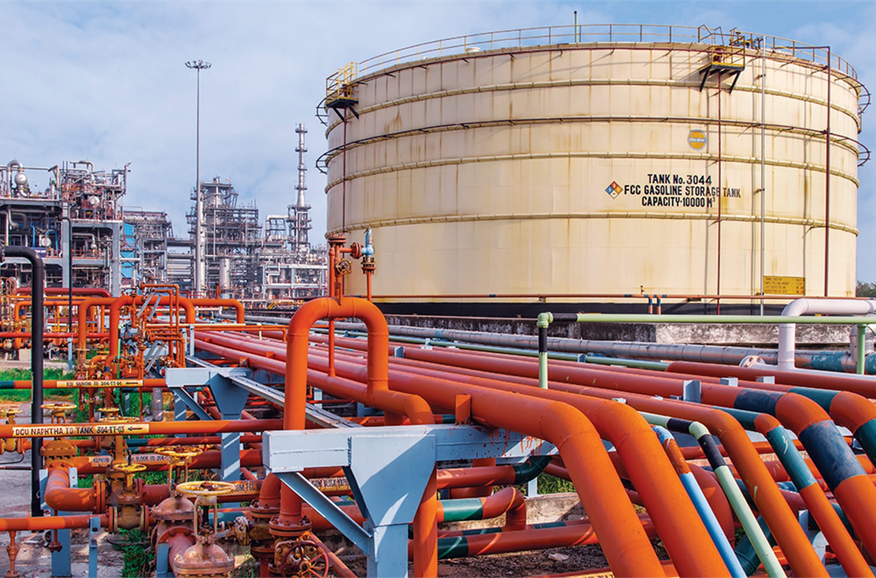 Четыре из семи крупнейших НПЗ Индии возобновили закупки российской нефти несанкционных сортов из-за скидок — Bloomberg