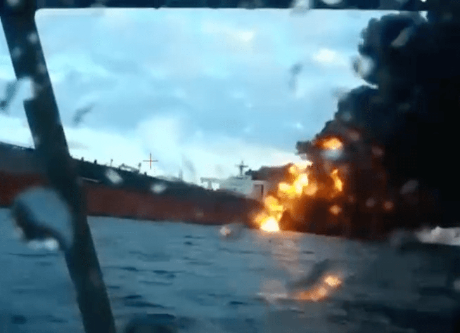 Атаки на танкеры заставили «теневой флот» изменить схему движения в Чёрном море, теперь суда идут вдоль побережья Турции