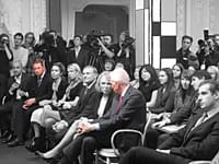 Геннадий Тимченко с женой (в центре) и Иван Егоров (второй слева, сидит) следят за суперфиналом чемпионата России по шахматам в Нижнем Новгороде