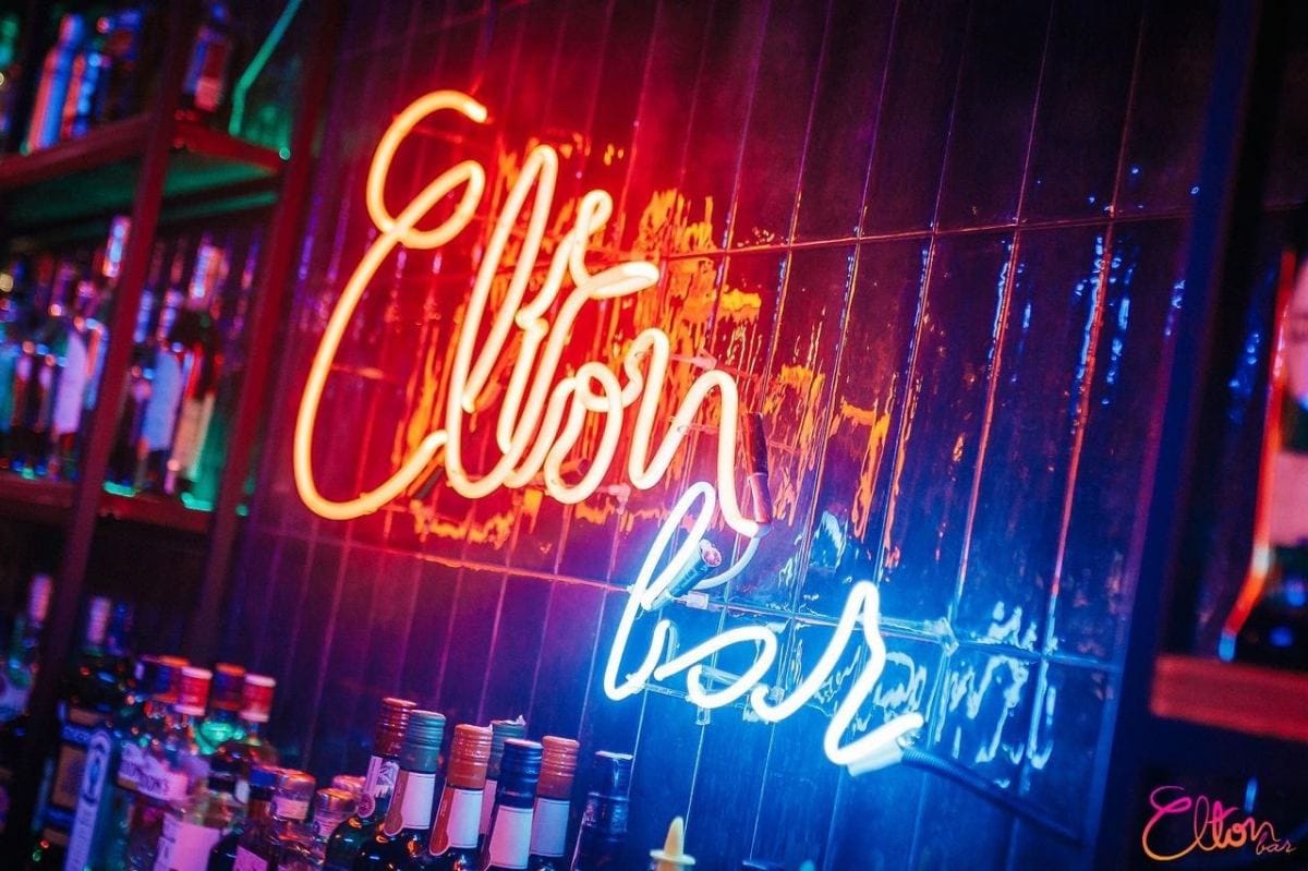 «Никто не хочет ходить в клуб, из которого можно угодить в отдел полиции». Как после запрета «движения ЛГБТ» в России выживают квир-клубы