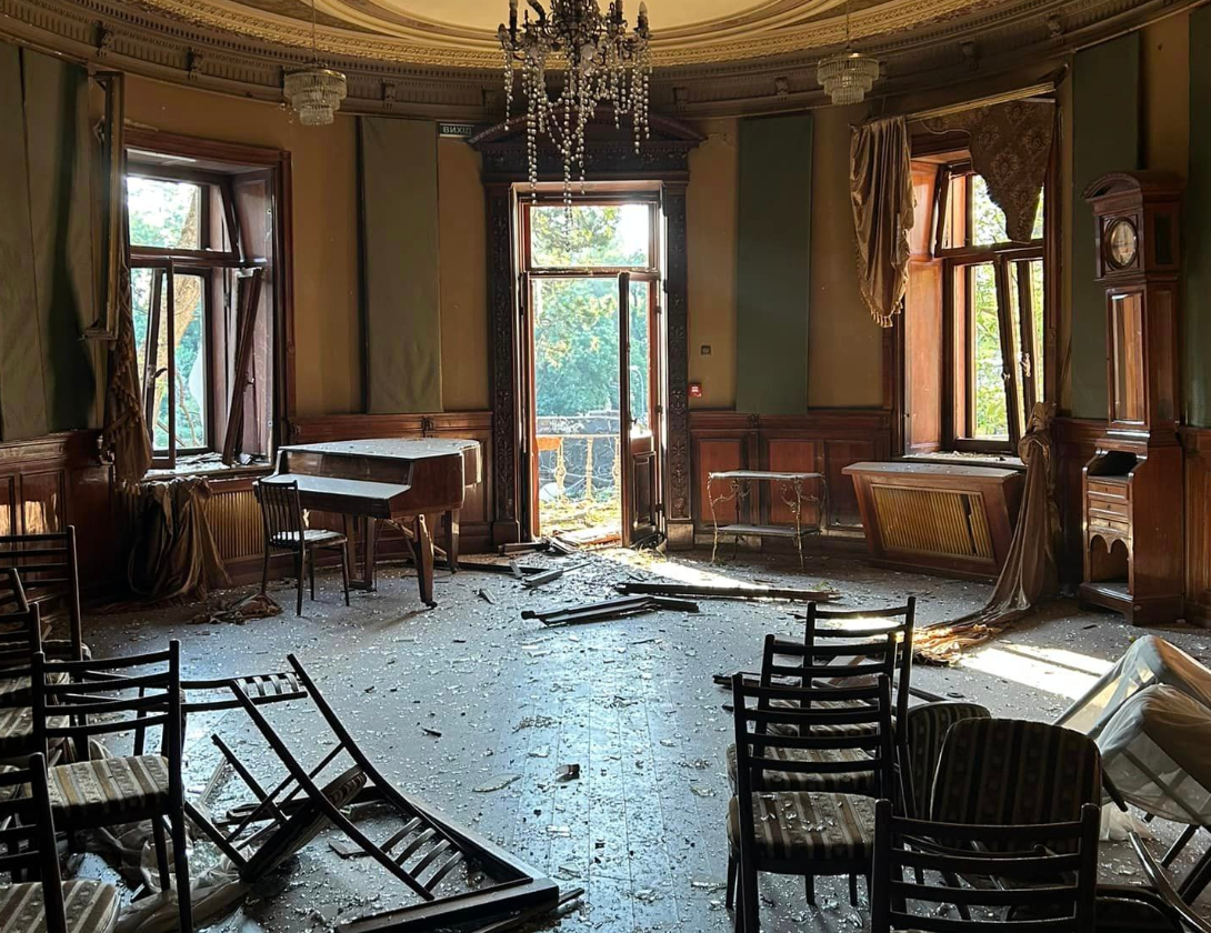 Дом ученых после российского обстрела