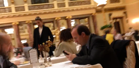 Савоини в "Метрополе" перед встречей"