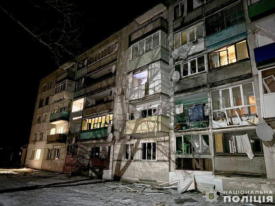 Последствия воздушного удара в Семеновке в Черниговской области