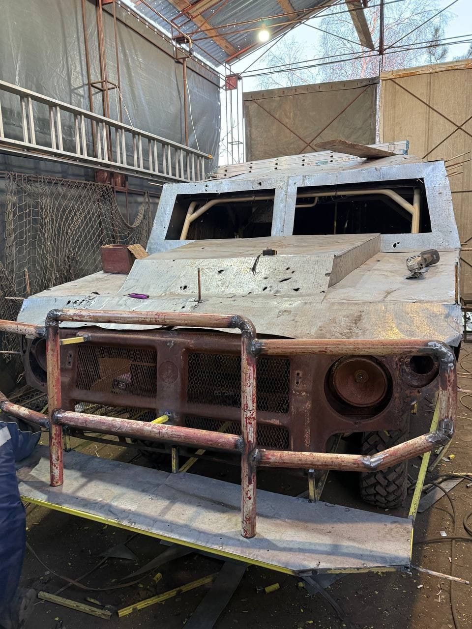 Замаскированный под российский бронеавтомобиль «Тигр» китайский мотовездеход Desertcross 1000-3