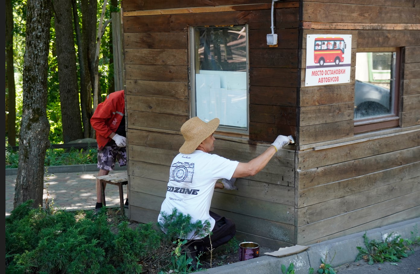 Надпись на русском языке, сделанная еще до начала войны, возмущает посетителей парка