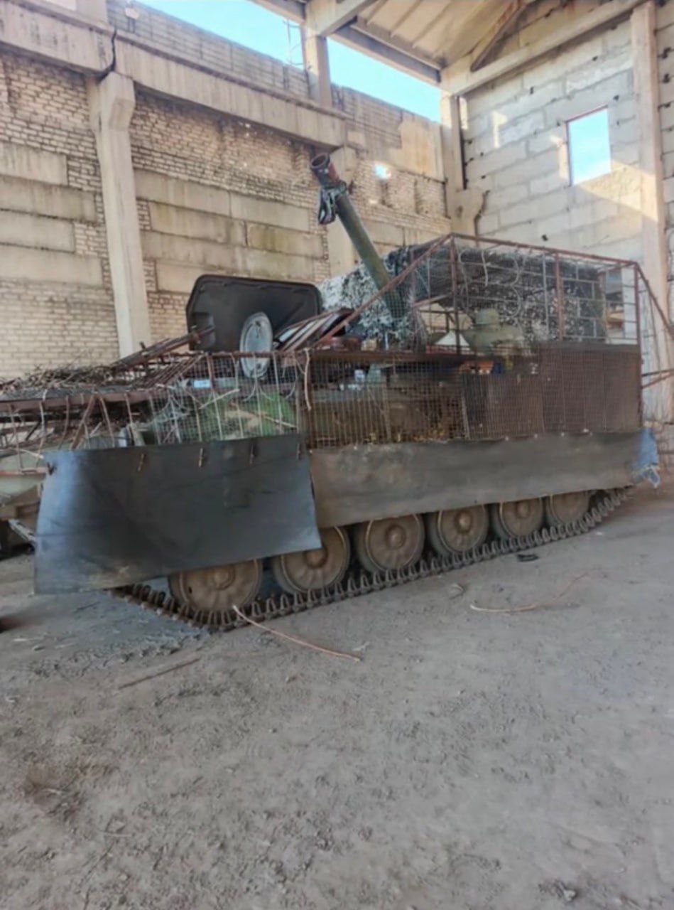 Российская МТ-ЛБ с установленной башней от самоходного миномета 2С9 «Нона»