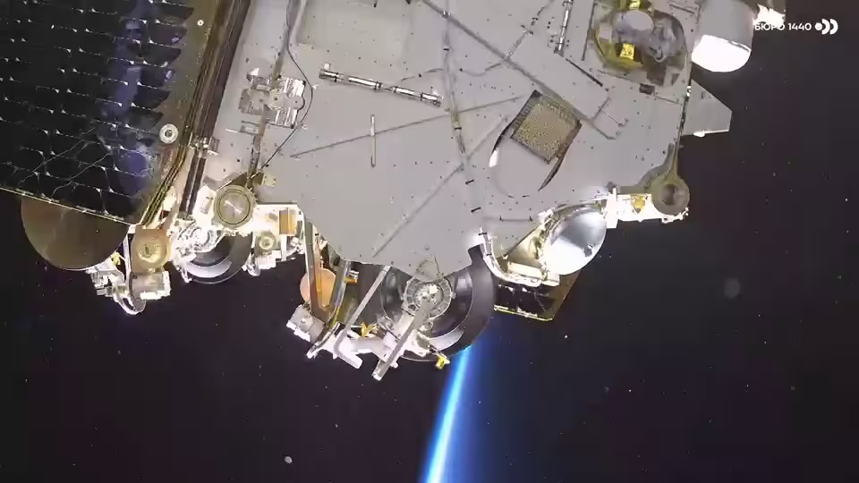 Вывод на низкую орбиту 16 космических аппаратов группировки «Рассвет»