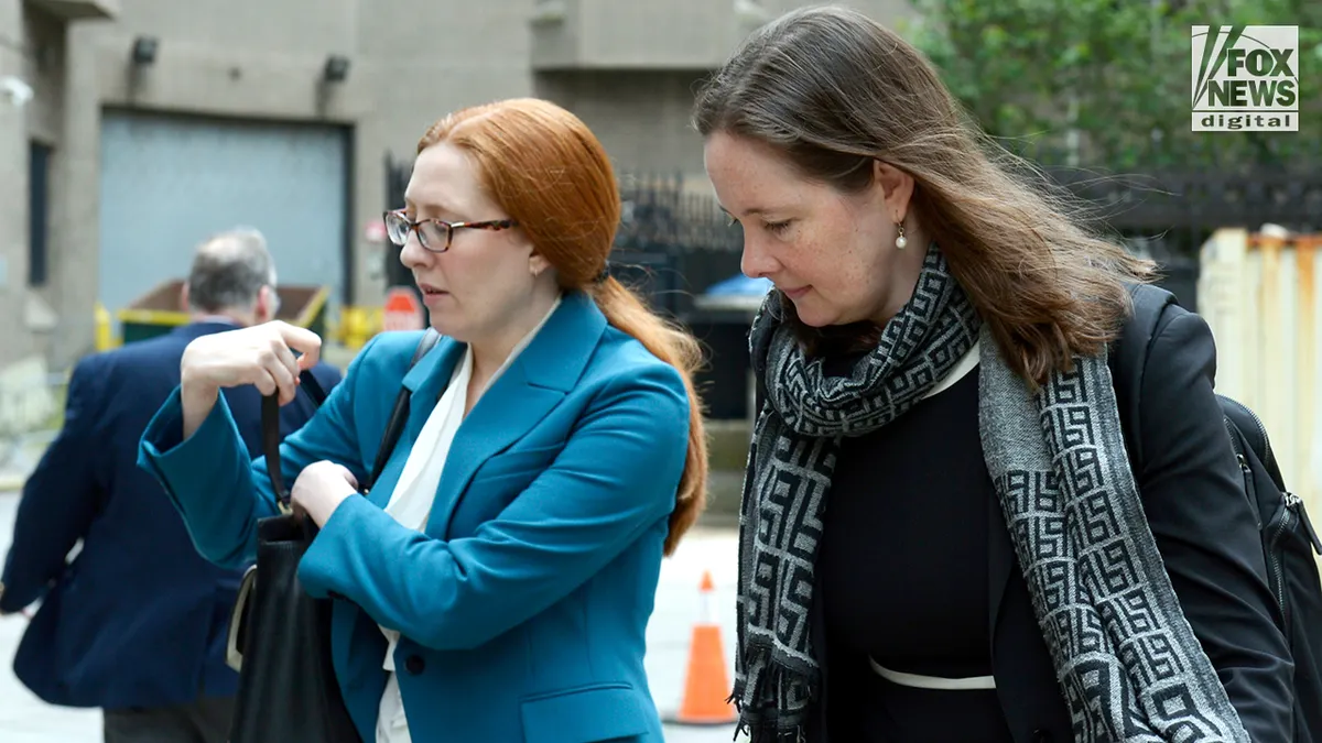 Фото: Морин Коми (справа) / Rashid Umar Abbasi for Fox News Digital